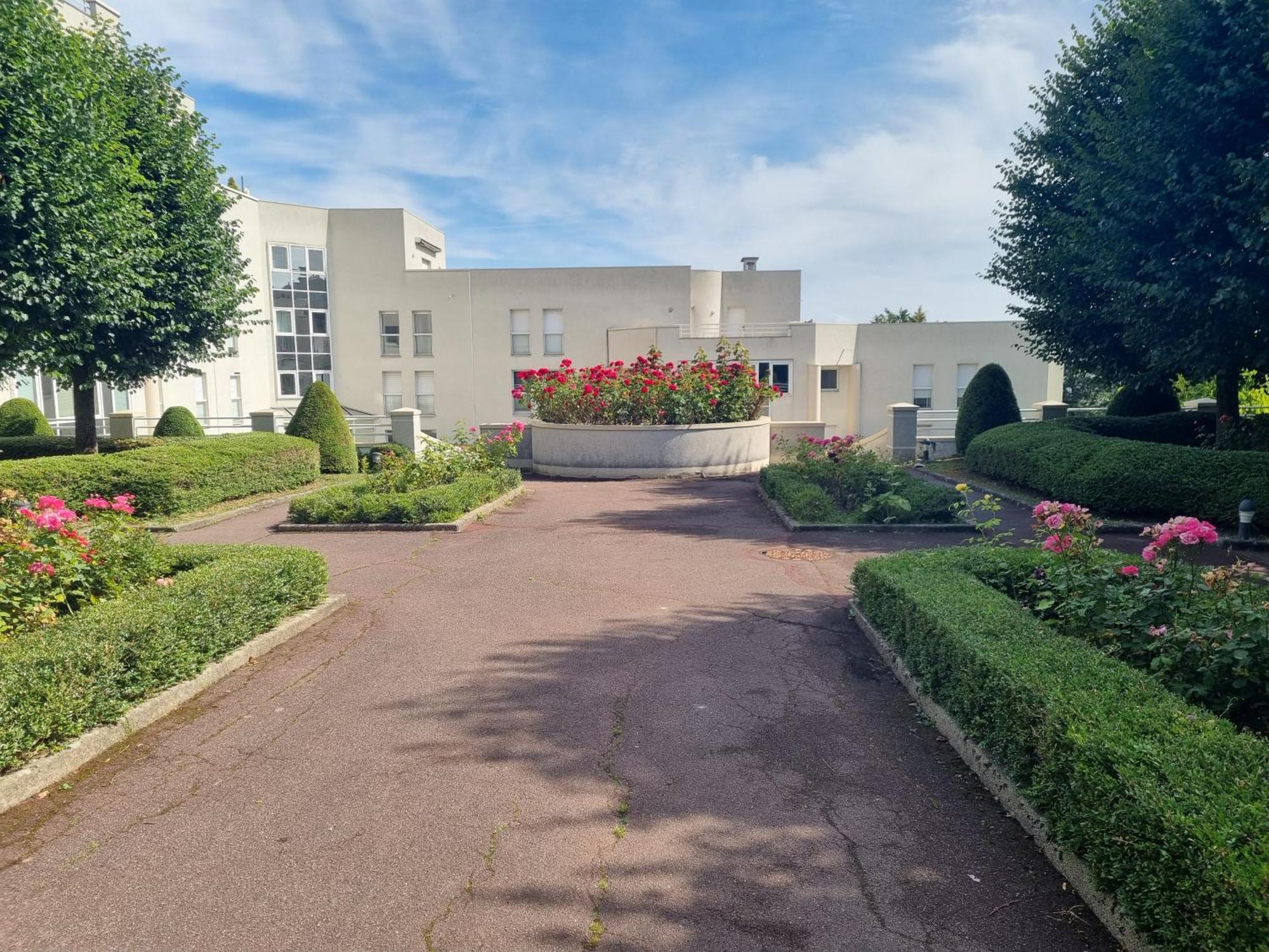 Chambre Avec Sdb Et Toilettes Privatives Rosny-sous-Bois Luaran gambar